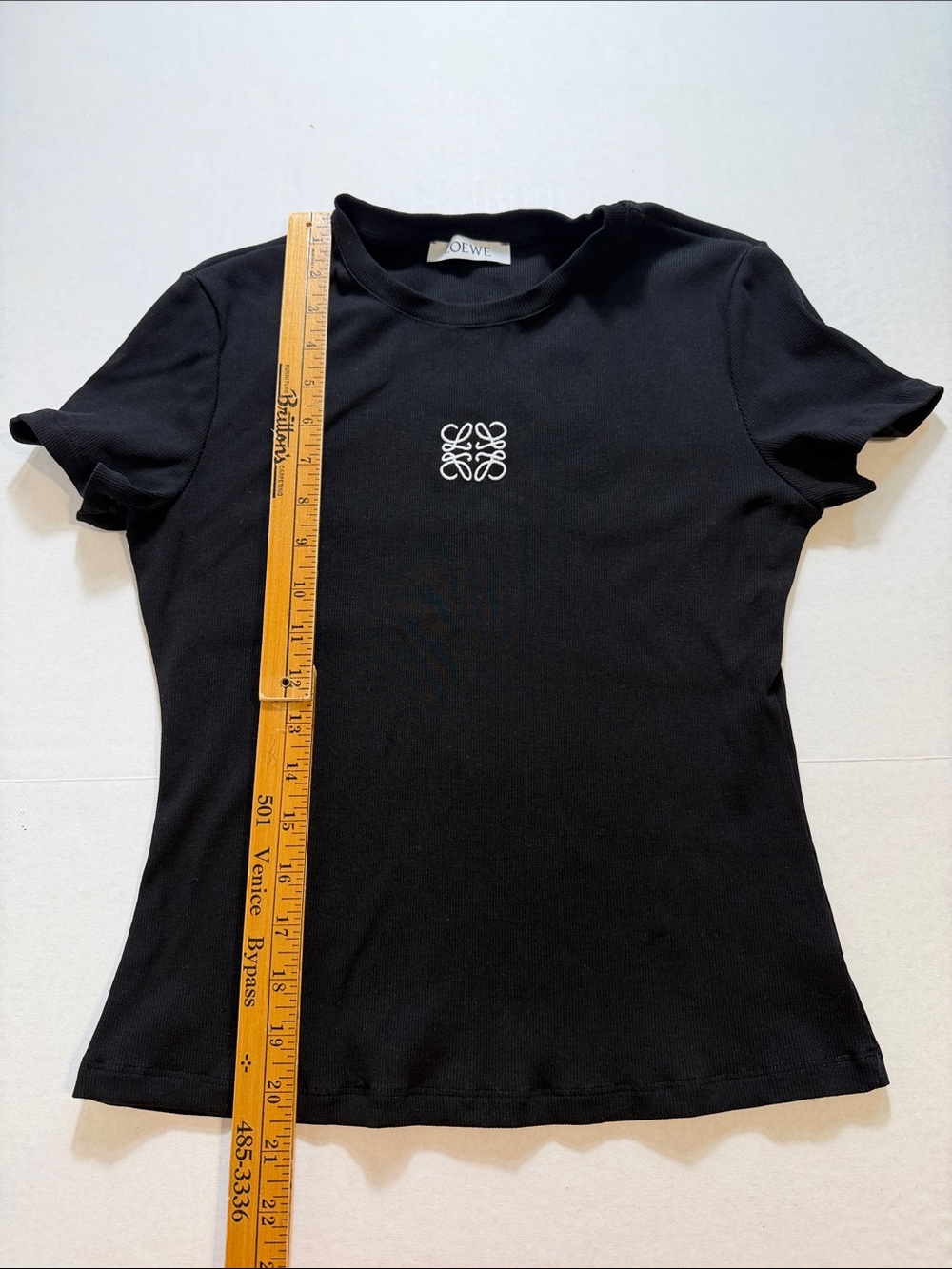 Loewe Monogram Embroidered Fitted Ribbed Cropped Tee - Picture 5 of 9